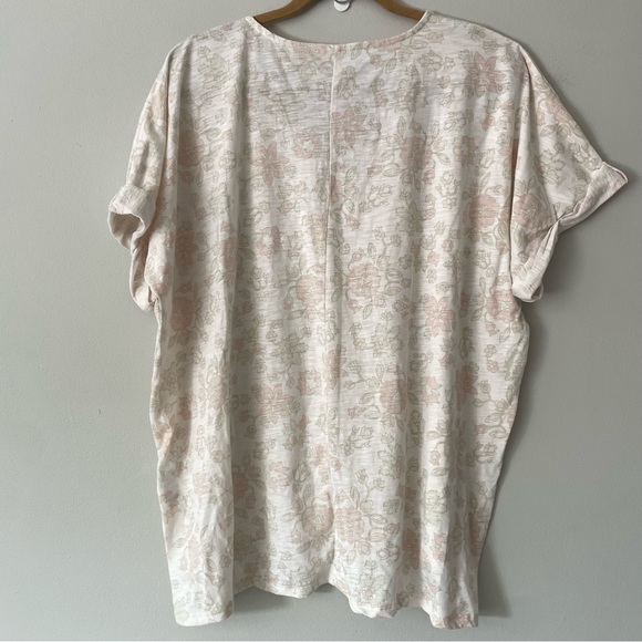 Seven7 V Neck Short Sleeve Pale Neutral Floral T Shirt • Size XL - Picture 2 of 13